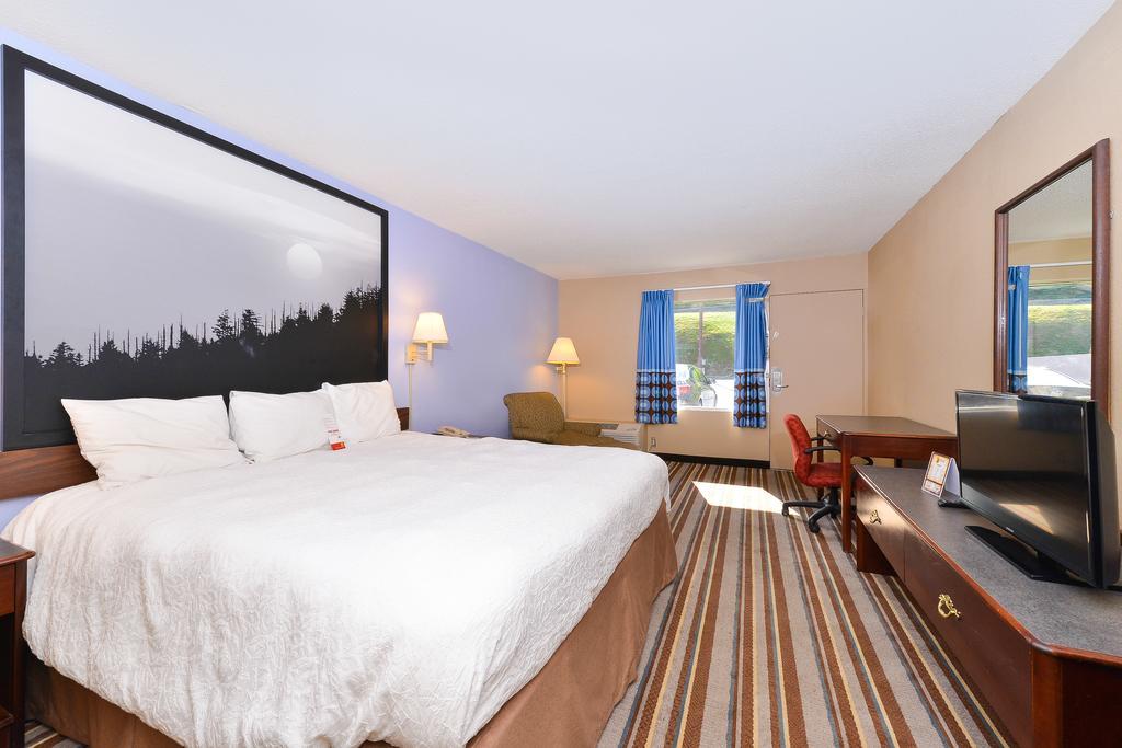 Super 8 By Wyndham Caryville Tn Room photo